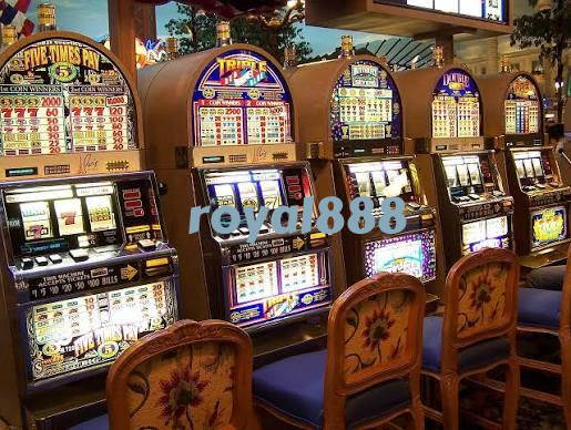 royal888 Live Dealer Tables at Your Fingertips